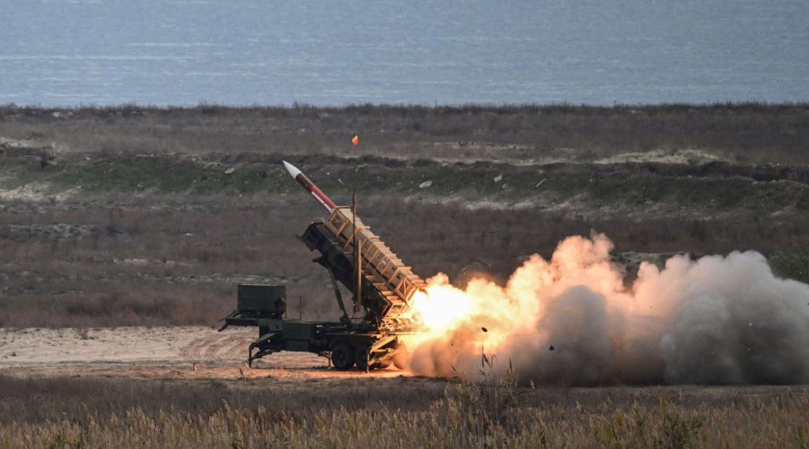США частково призупинили поставки зброї в Україну
