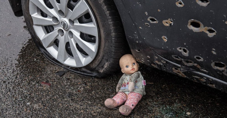 У Херсоні росіяни скинули з дрона вибухівку на 13-річну дитину